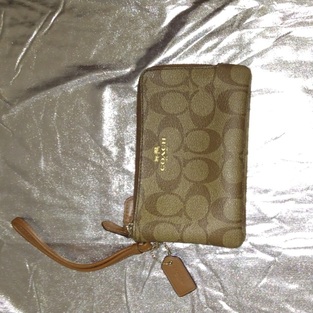Coach wristlet wallet